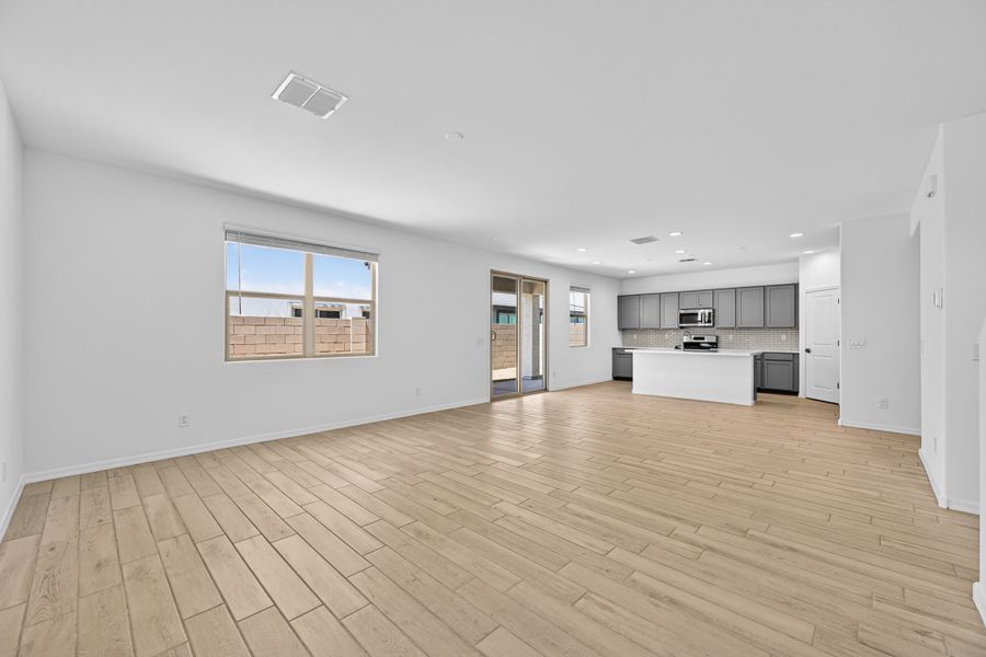 Spacious, unfurnished interior of a new home in Artisan at Asante, Surprise (Image 19).