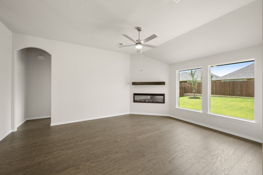 Spacious, unfurnished interior of a new home in Summer Crest, Fort Worth (Image 18).