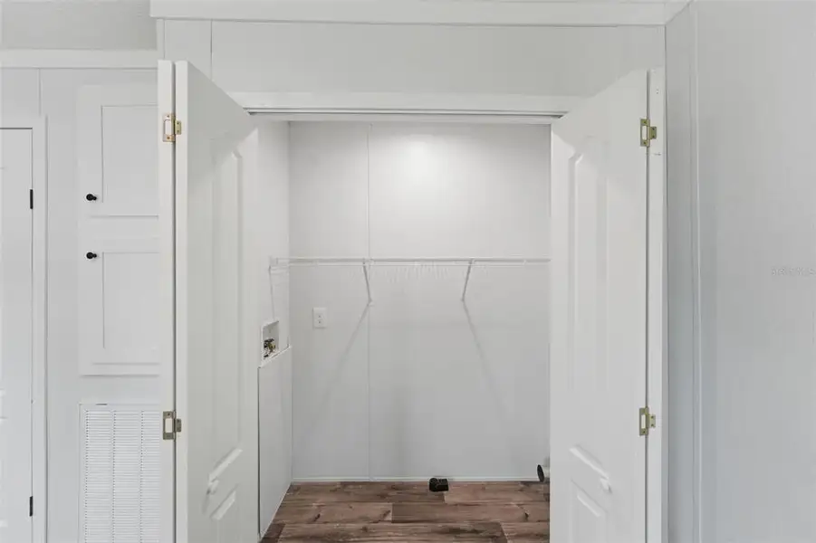 Spacious, unfurnished interior of a new home in , Deland (Image 24).