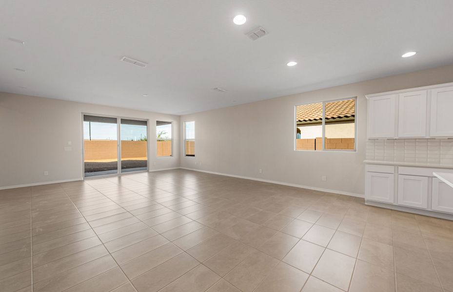 Spacious, unfurnished interior of a new home in Artisan at Asante, Surprise (Image 18). Spacious, unfurnished interior of a new home in Artisan at Asante, Surprise (Image 18).