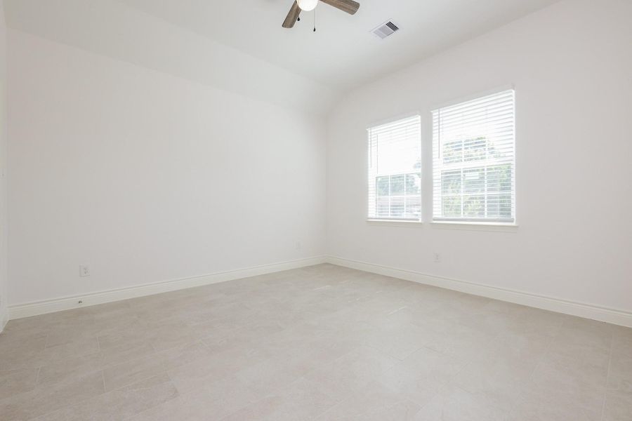 Spacious, unfurnished interior of a new home in , Pearland (Image 19).