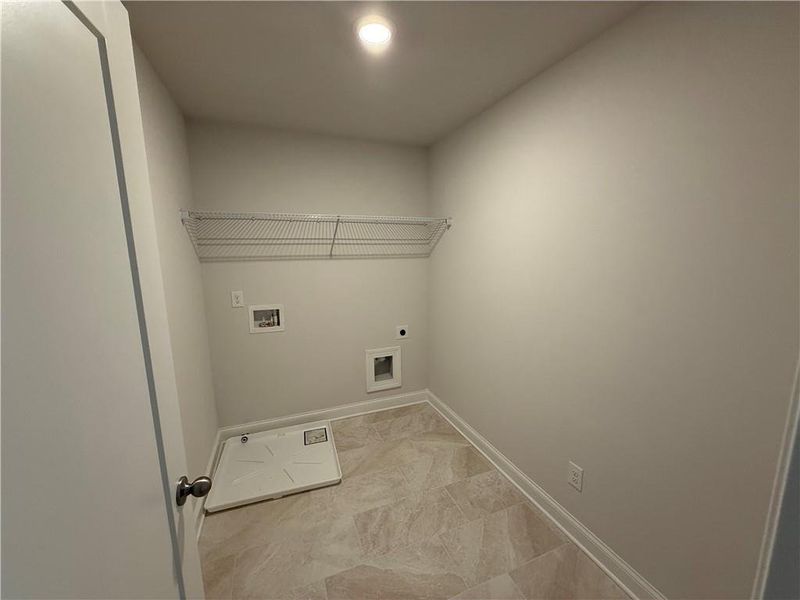 Spacious, unfurnished interior of a new home in , Marietta (Image 10).