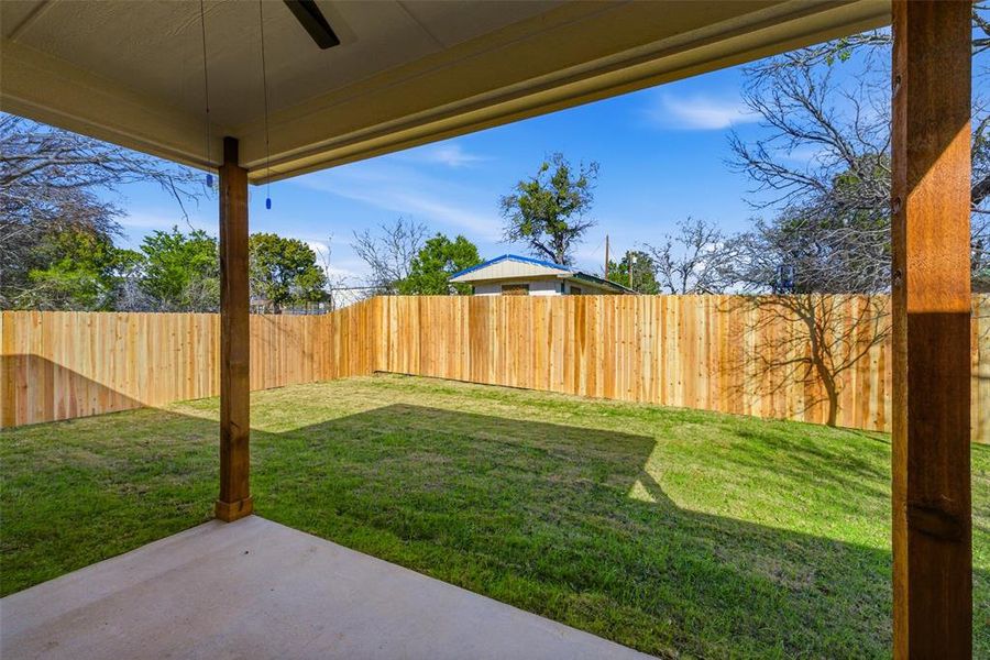 Exterior details and patio area of a home in , Granbury (Image 4).