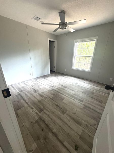 Spacious, unfurnished interior of a new home in , Round O (Image 7).