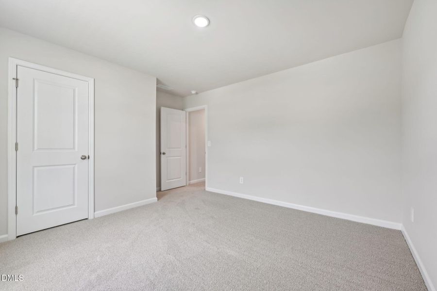 38-web-or-mls-Oak Manor - Raleigh - 716