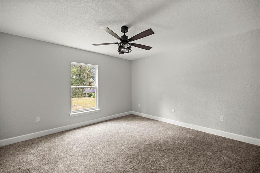Spacious, unfurnished interior of a new home in , Ocala (Image 11).