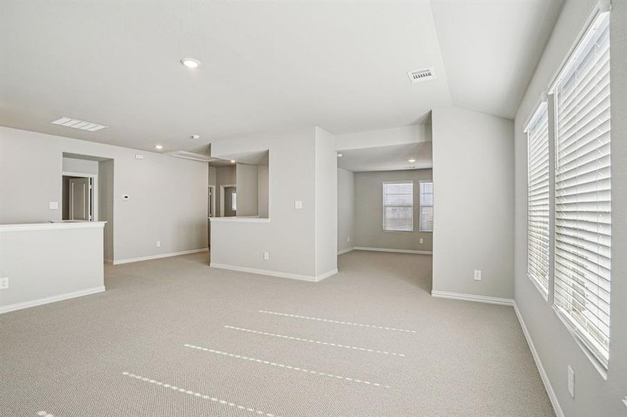 Spacious, unfurnished interior of a new home in Windmore, Princeton (Image 34).
