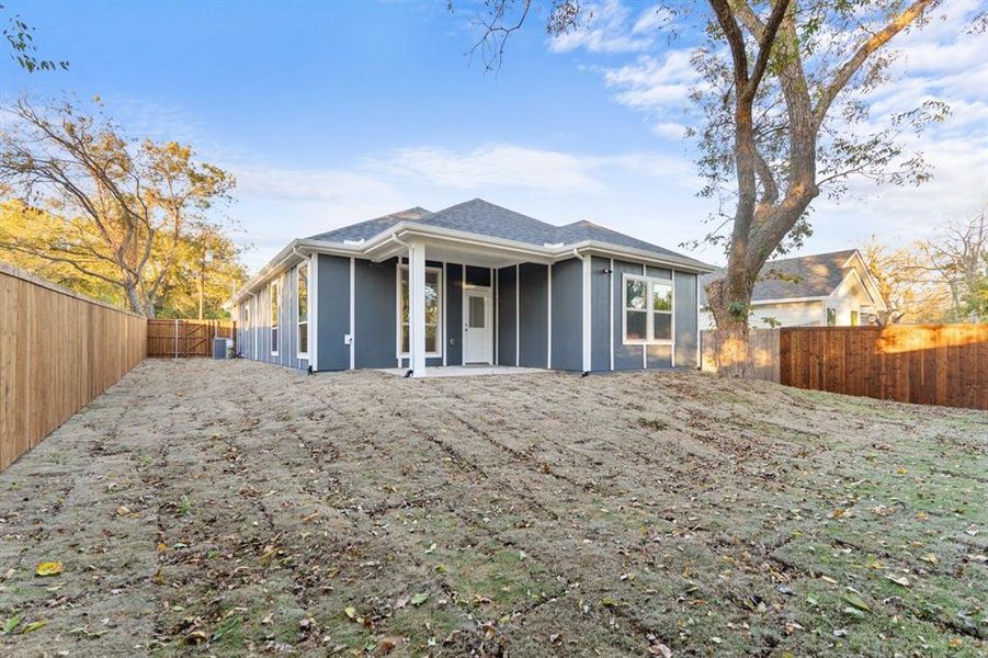 Exterior details and patio area of a home in , Bonham (Image 3).
