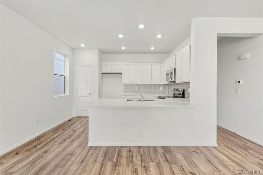 Spacious, unfurnished interior of a new home in Windler, Aurora (Image 14).