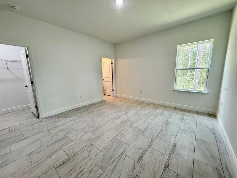 Spacious, unfurnished interior of a new home in , Citrus Springs (Image 18).