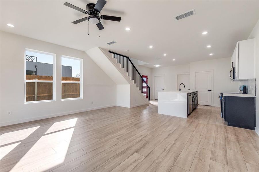 Spacious, unfurnished interior of a new home in , Dallas (Image 13).