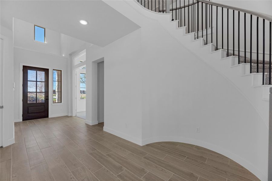 Representative image. Features, selections and colors may vary.