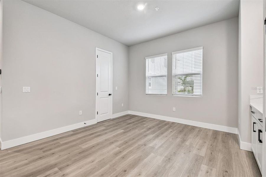 Spacious, unfurnished interior of a new home in Towns at Union, St. Petersburg (Image 31).