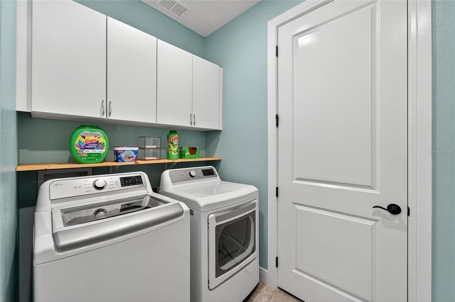 Furnished interior view inside a new home in , Land O' Lakes (Image 11).