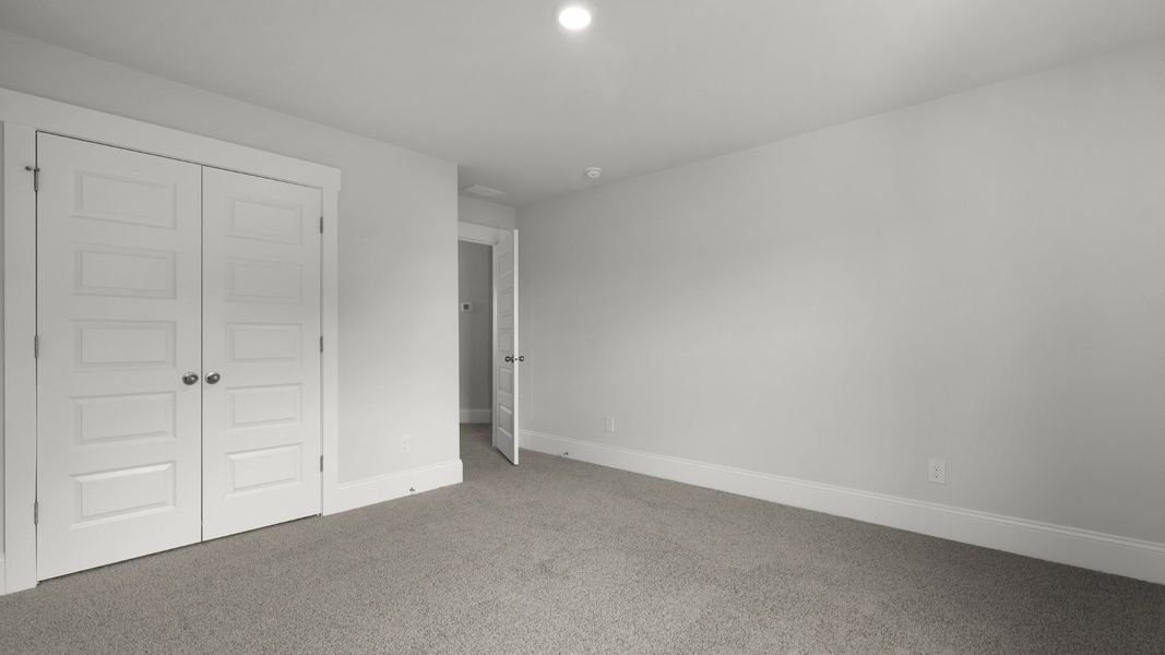 Spacious, unfurnished interior of a new home in Sheep Island, Summerville (Image 19).