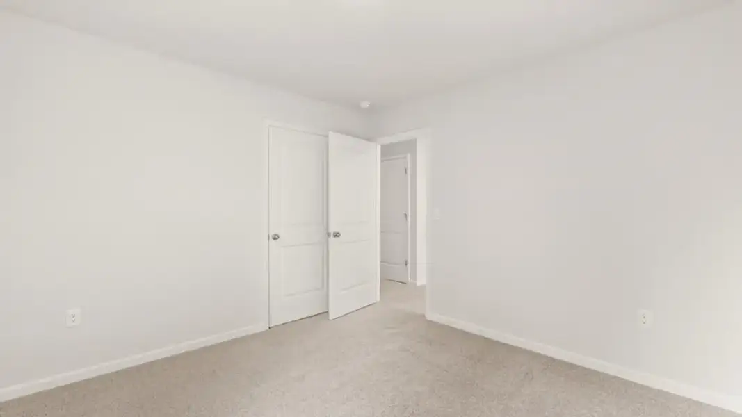 Spacious, unfurnished interior of a new home in Oakleigh Glen, Dallas (Image 24).