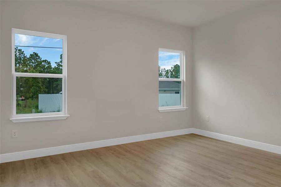 Spacious, unfurnished interior of a new home in , Ocala (Image 11).