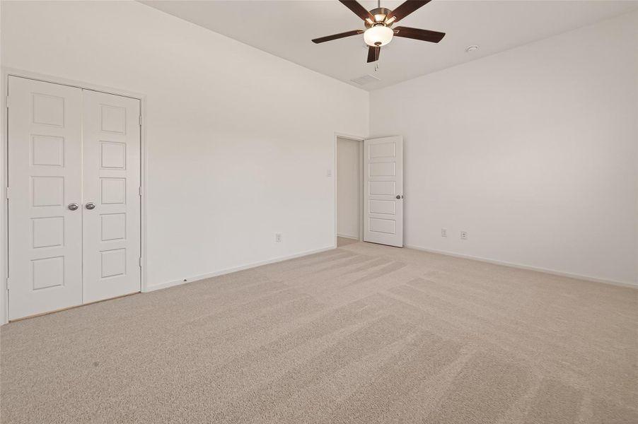 Spacious, unfurnished interior of a new home in Lago Mar, Texas City (Image 27).
