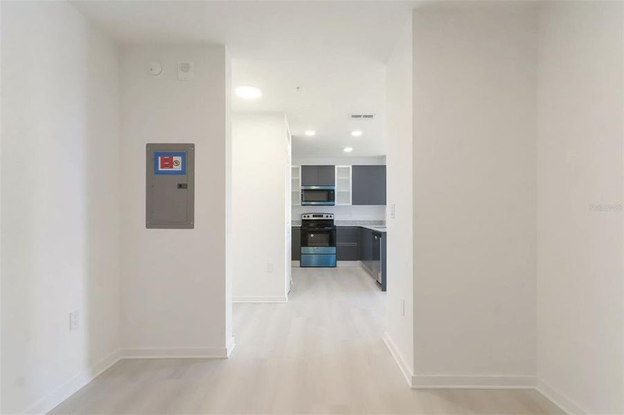 Spacious, unfurnished interior of a new home in , Orlando (Image 11).