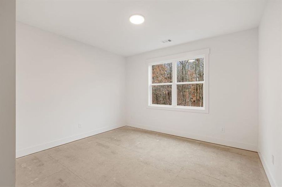 Spacious, unfurnished interior of a new home in White Post on Lake Lanier, Gainesville (Image 22).