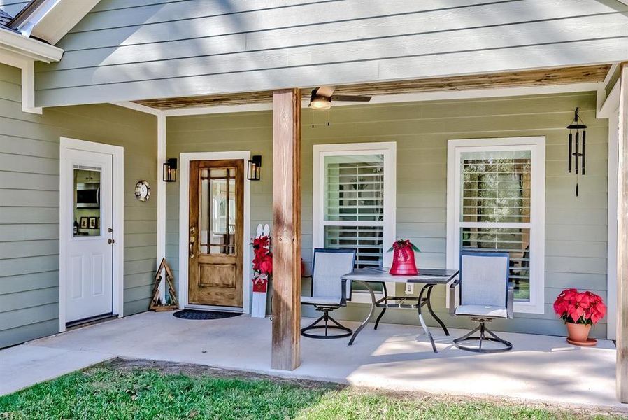 Exterior details and patio area of a home in , Brookeland (Image 26).