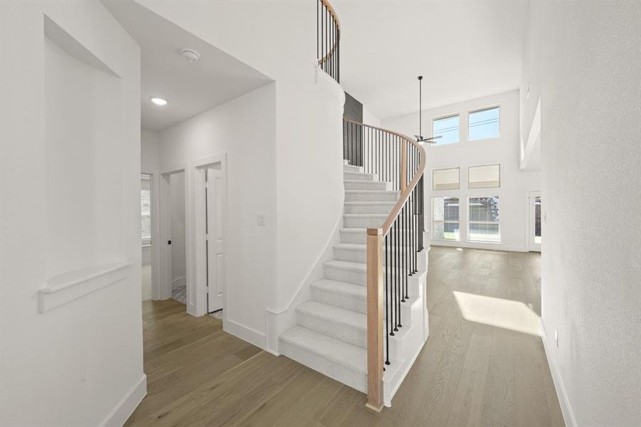 402 Crestview- Entry-2