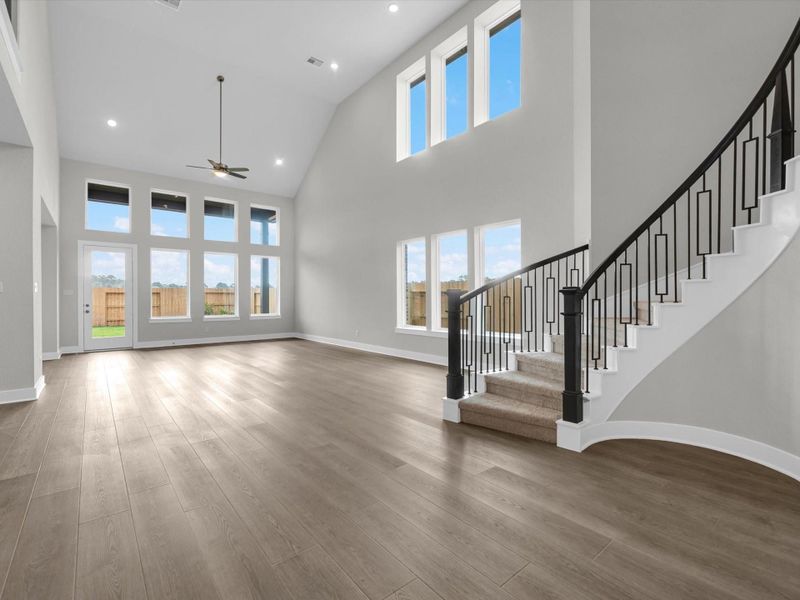 Spacious, unfurnished interior of a new home in Oakhill Reserve, Tomball (Image 10).