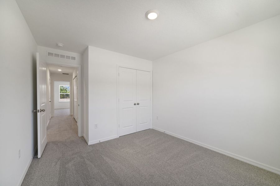 Spacious, unfurnished interior of a new home in Aulin Square, Oviedo (Image 26).
