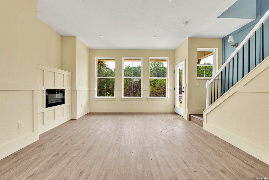 Spacious, unfurnished interior of a new home in , Bandera (Image 10).