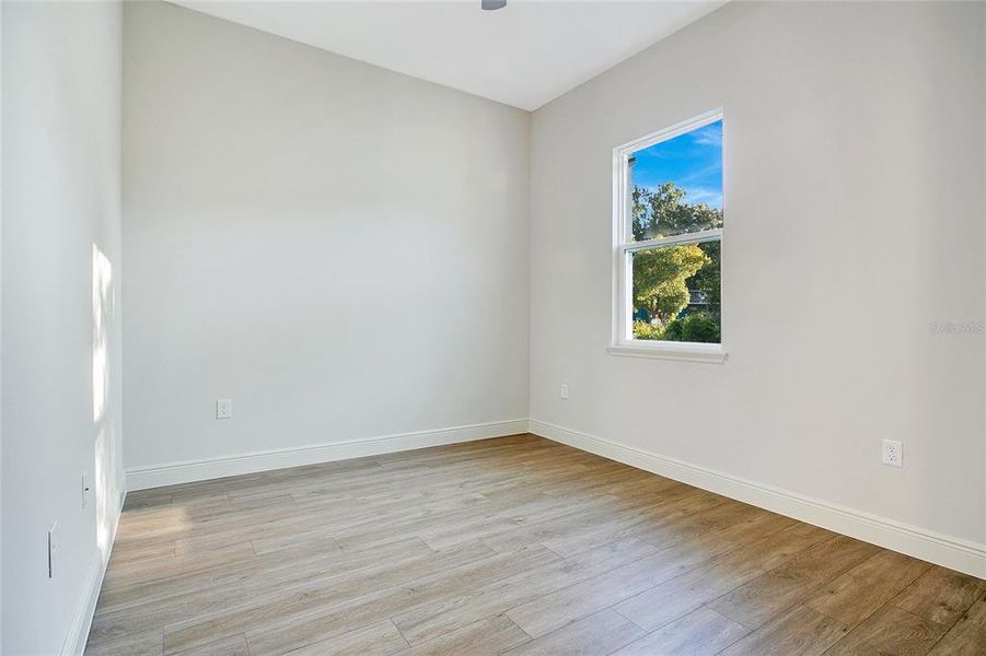 Spacious, unfurnished interior of a new home in , Ocala (Image 10).