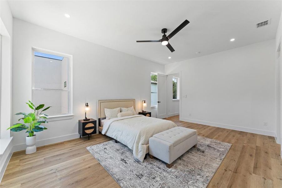 Furnished interior view inside a new home in , Dallas (Image 28). Furnished interior view inside a new home in , Dallas (Image 28).