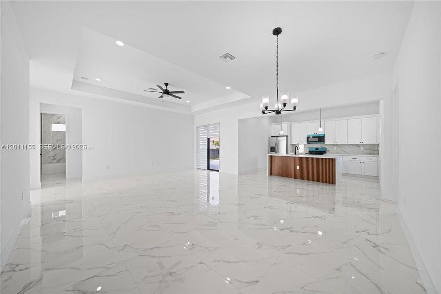 Spacious, unfurnished interior of a new home in , Cape Coral (Image 25).