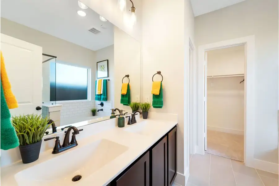 Furnished interior view inside a new home in McCain's Station, Gallatin (Image 16).