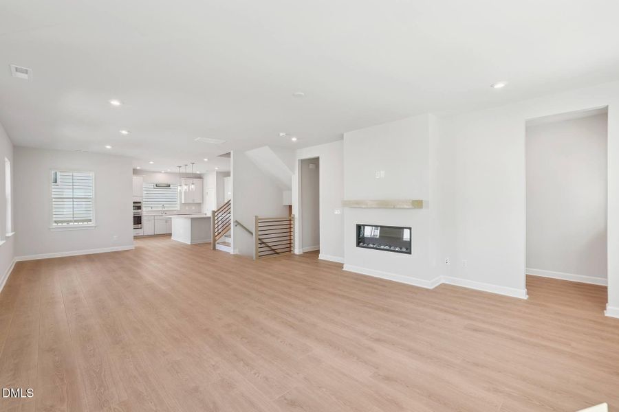 Elm Park 32_Living Room 2_9.12.25_webrea Elm Park 32_Living Room 2_9.12.25_webrea