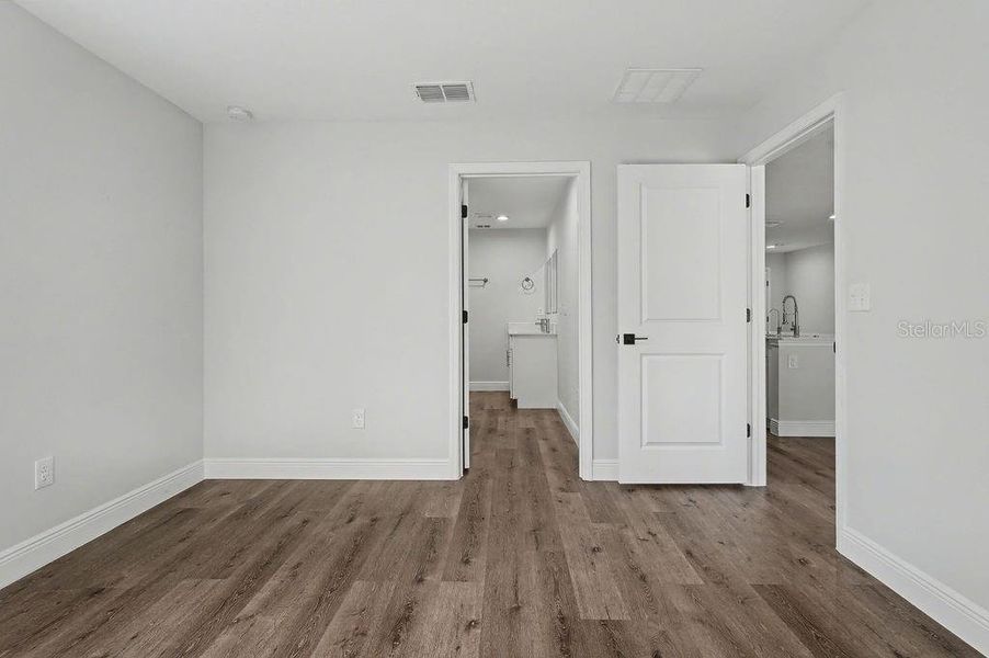 Spacious, unfurnished interior of a new home in , Ocala (Image 23).