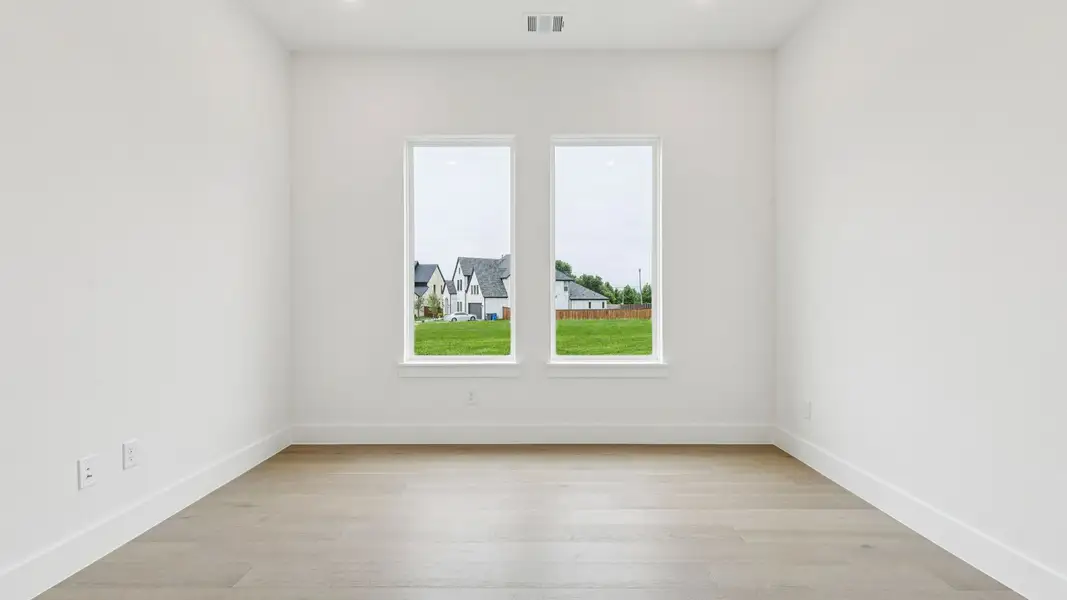 Spacious, unfurnished interior of a new home in Eliana, McKinney (Image 19).