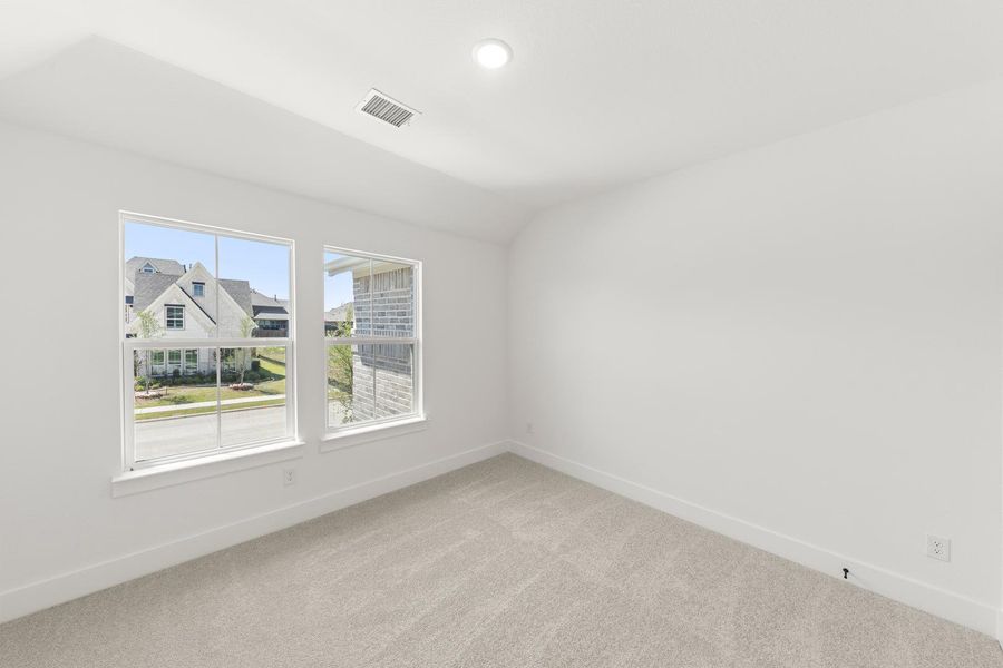 Spacious, unfurnished interior of a new home in Somerset Park, Rockwall (Image 23).