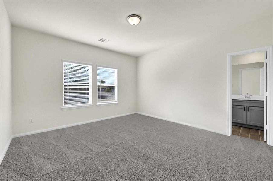 Spacious, unfurnished interior of a new home in Aldine Pines, Houston (Image 19).