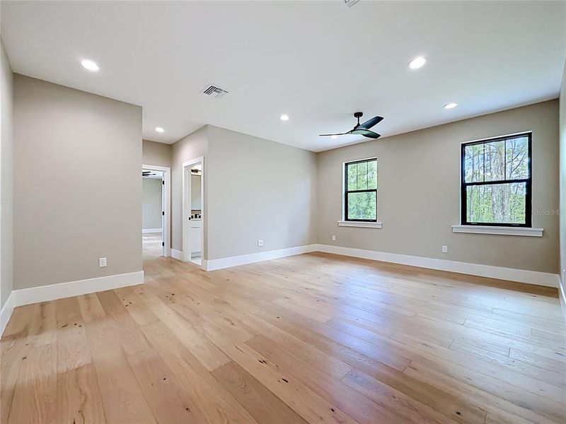 Spacious, unfurnished interior of a new home in , Howey-in-the-Hills (Image 36).