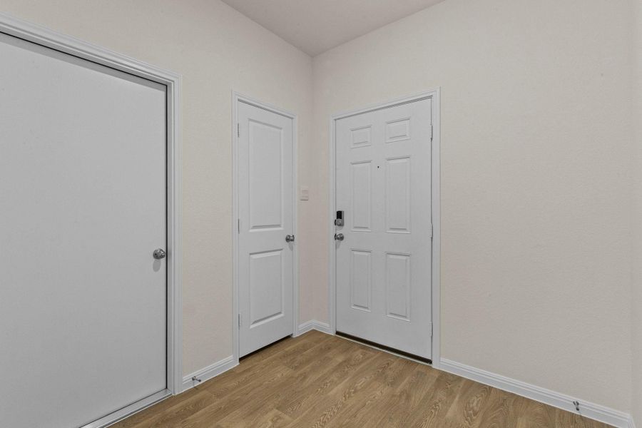 Spacious, unfurnished interior of a new home in Trace, San Marcos (Image 12).