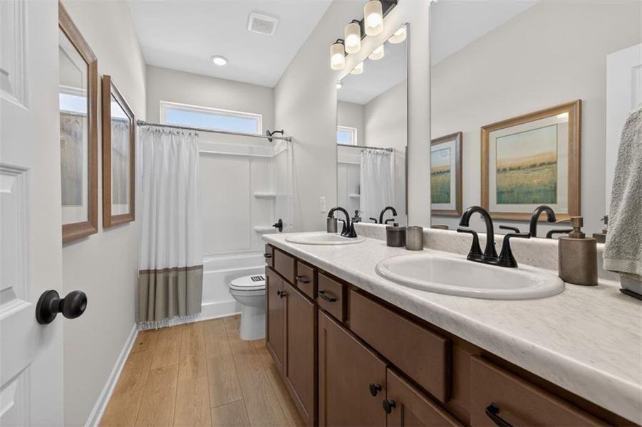 Furnished interior view inside a new home in Oakmont, Dallas (Image 12).
