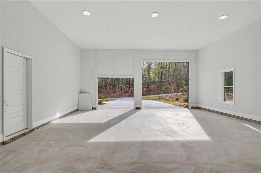 Spacious, unfurnished interior of a new home in , Clarkesville (Image 67).