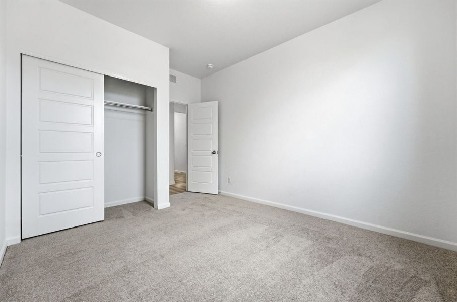 Spacious, unfurnished interior of a new home in The Aurora Highlands, Aurora (Image 17).