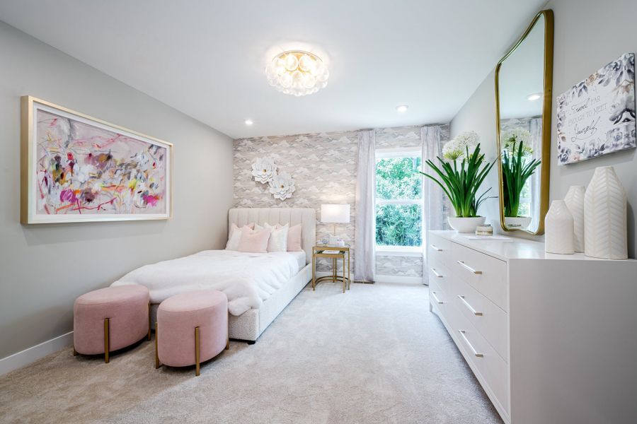 Representative furnished interior of a home built from the Finley by Fischer Homes in Twin Lakes, Hoschton (Image 39).