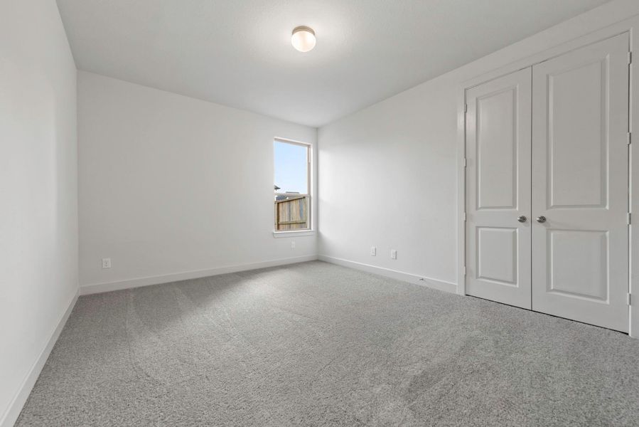 Spacious, unfurnished interior of a new home in Sienna, Missouri City (Image 19).