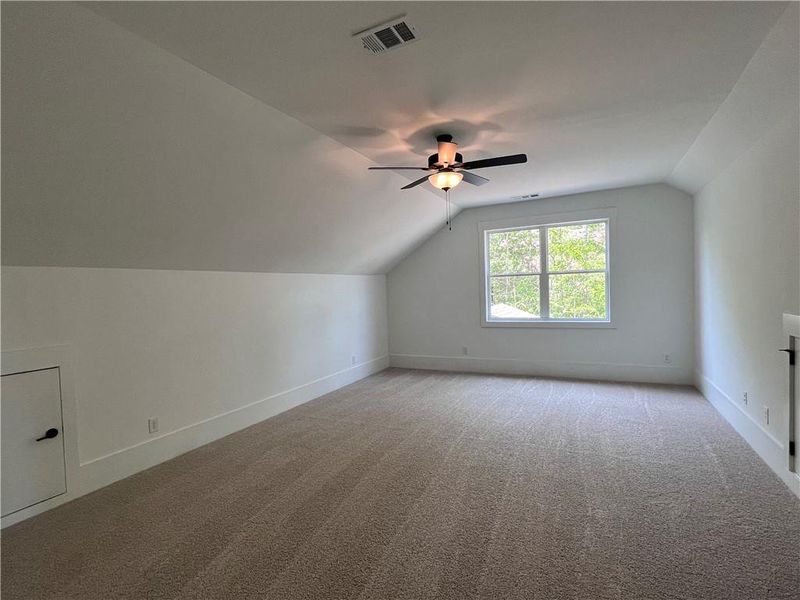 Spacious, unfurnished interior of a new home in , Jefferson (Image 20).