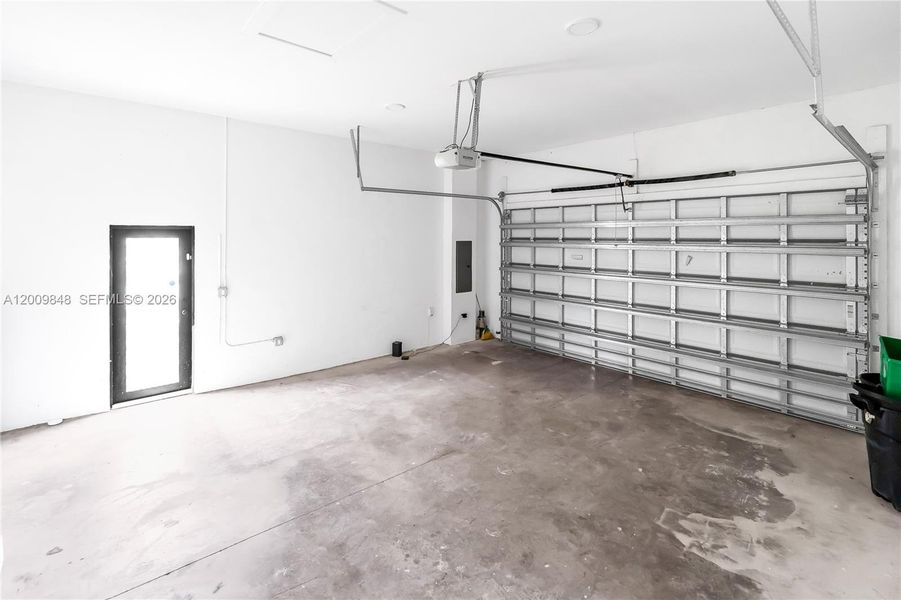 Spacious, unfurnished interior of a new home in , Clewiston (Image 44).