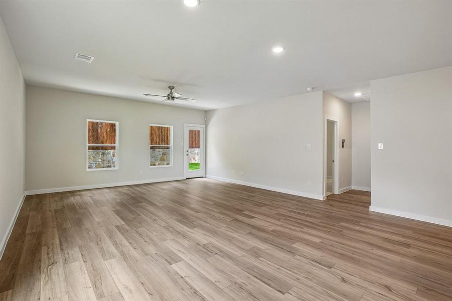 Spacious, unfurnished interior of a new home in Pennsylvania Avenue, Springtown (Image 15).