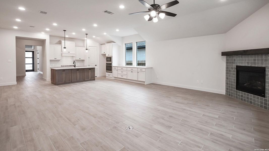 Spacious, unfurnished interior of a new home in Meadows of Mill Creek, Seguin (Image 13). Spacious, unfurnished interior of a new home in Meadows of Mill Creek, Seguin (Image 13).
