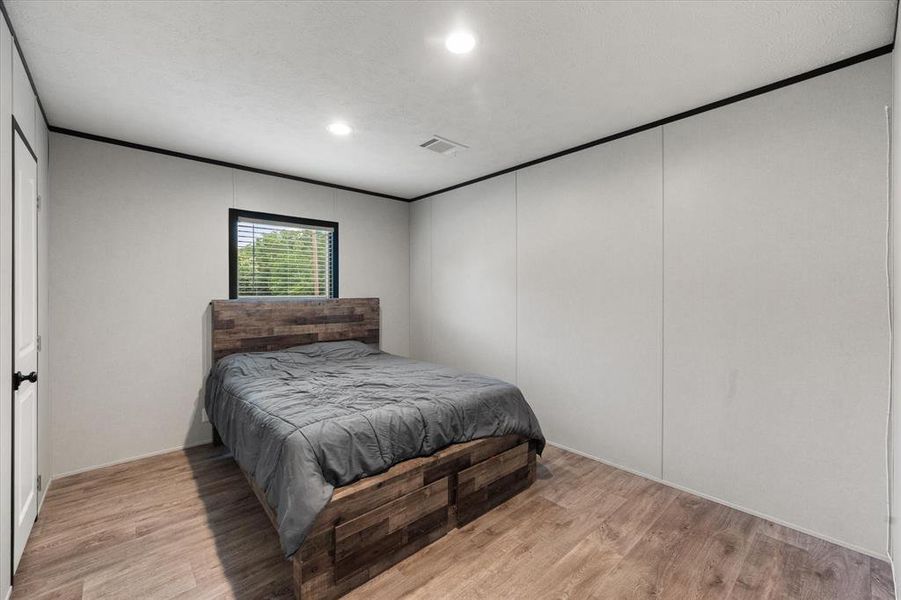 Secondary bedroom. Secondary bedroom.